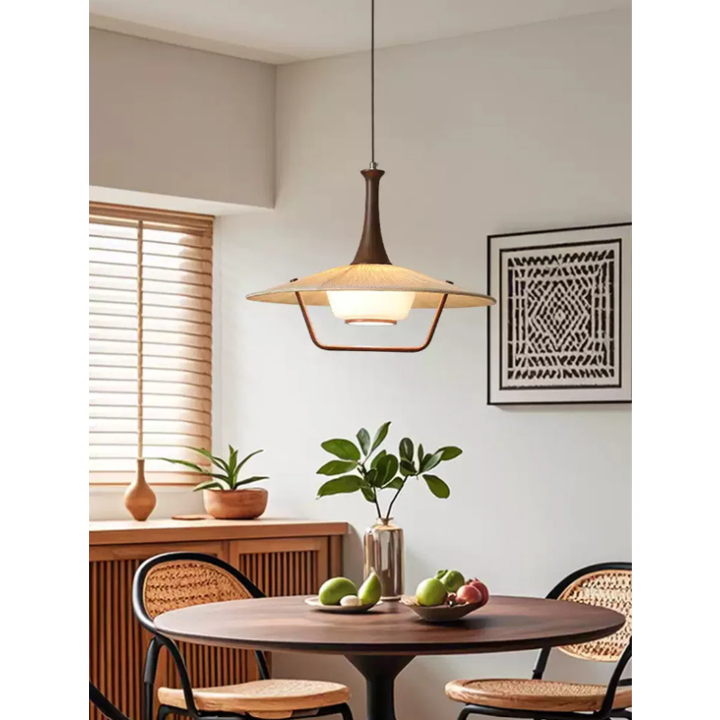 Lámpara colgante estilo oriental con detalle de madera