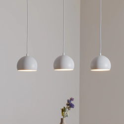 Lámpara colgante triple lineal blanca